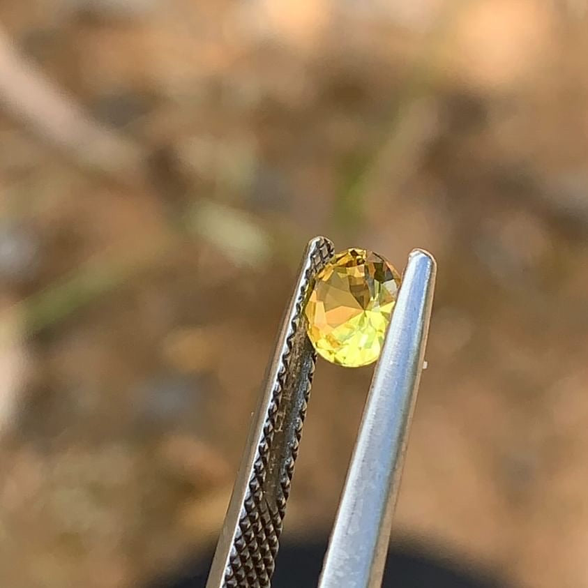 0.55ct Yellow Sapphire - Round Brilliant Cut Round - Australian Unheated