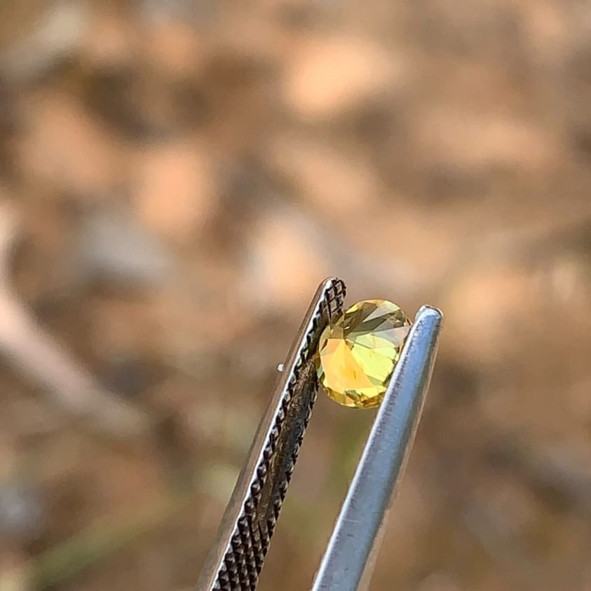 0.55ct Yellow Sapphire - Round Brilliant Cut Round - Australian Unheated