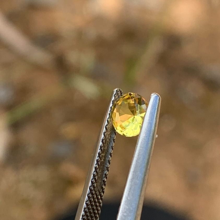 0.55ct Yellow Sapphire - Round Brilliant Cut Round - Australian Unheated